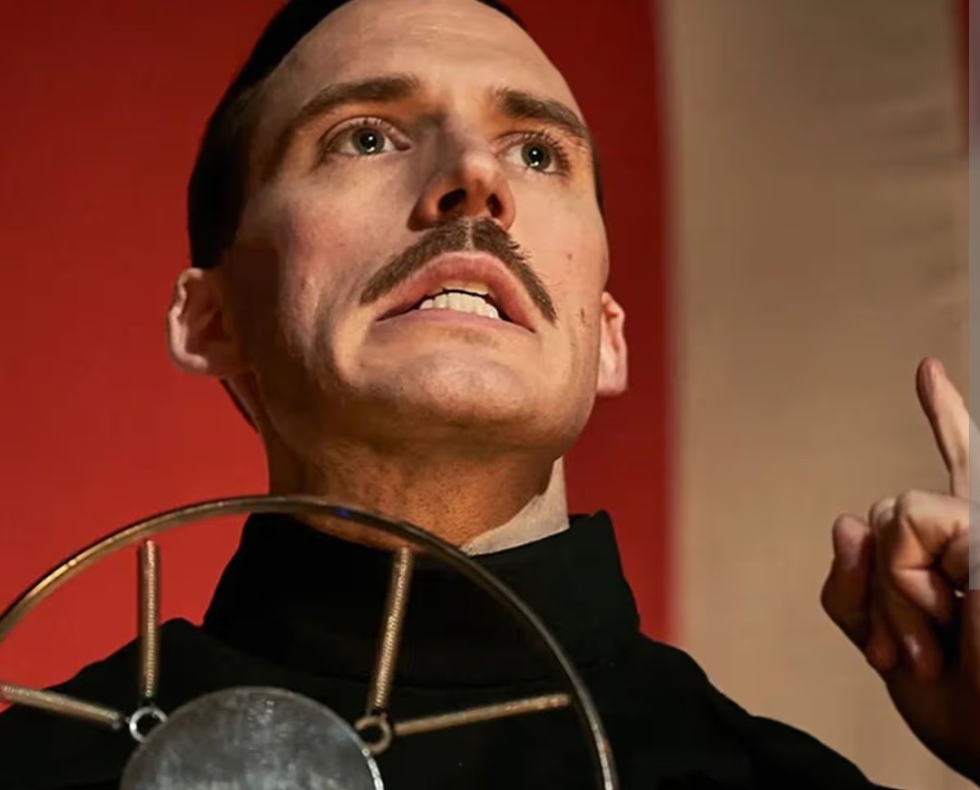 ClemDuTeam's tweet photo. @bobby_chon Moi je vois lui : oswald Mosley https://t.co/hwhl0Mvfx9