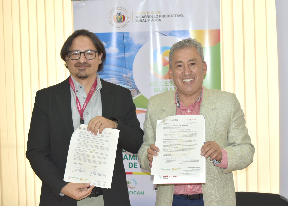 UE_APROCAM's tweet photo. Gobierno promueve sinergias con instancias aliadas para fortalecer la resiliencia climática y el desarrollo comercial de productores rurales. Leer la nota:👇 https://t.co/vcuZ3W7Dce https://t.co/PaXL1SHhWF