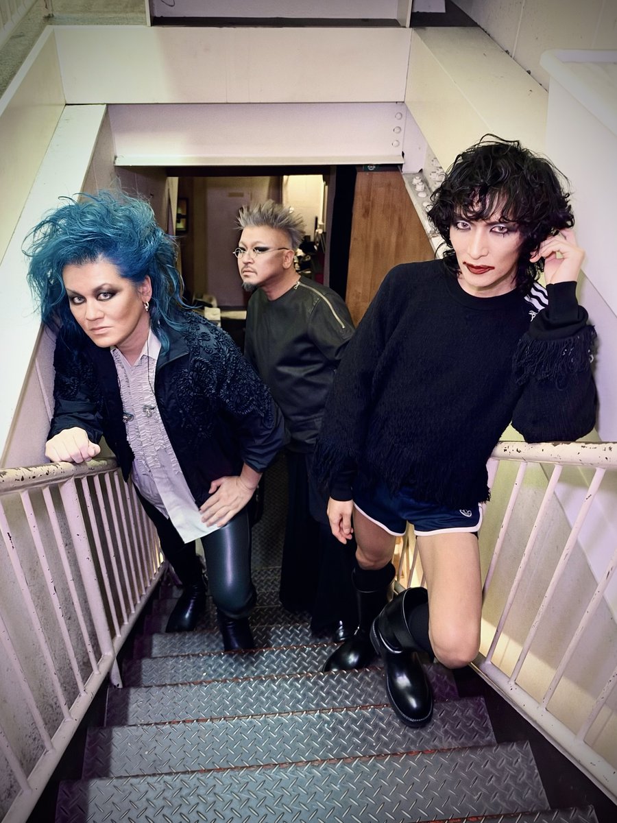caligari_offici's tweet photo. \\\ cali≠gariの御礼 ///

📍cali≠gari TOUR「Re(member):12」
・2026年9月25日（金）梅田シャングリラ

本日はチケット完売！沢山のご来場ありがとうございました🙇‍♂️
皆様「12」は振り返りできましたか？
明日の「13」も乞うご期待👀

⚡️NEXT LIVE⚡️
▶︎cali≠gari TOUR「Re(member):13」
2026年9月26日(土) 梅田シャングリラ
OPEN16:30/STAR17:00
🙇‍♂️チケットSOLD OUT🙇‍♂️
【サポートミュージシャン】 白石元久(マニピュレーター) / 中西祐二（ドラム）
INFO.ディスクガレージ
https://t.co/xsSBYYn4lt

◉公演詳細
https://t.co/ldjo971lHO

#caligari
#カリガリ
#カリガリの終活
#カリガリは終活中