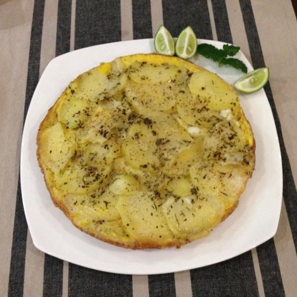 BaileyTyphcmzu's tweet photo. Hoy hice tortilla de patatas casera, super esponjosa y deliciosa Un clásico espaol que nunca falla!， https://t.co/njnq4uID0v