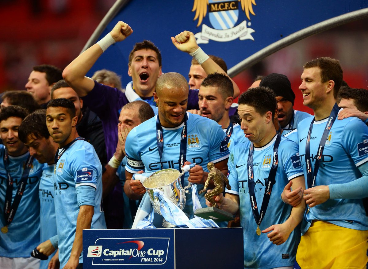 RokerReport's tweet photo. Put that down, Vincent. It's ours now... #SAFC https://t.co/lWprrLYD88