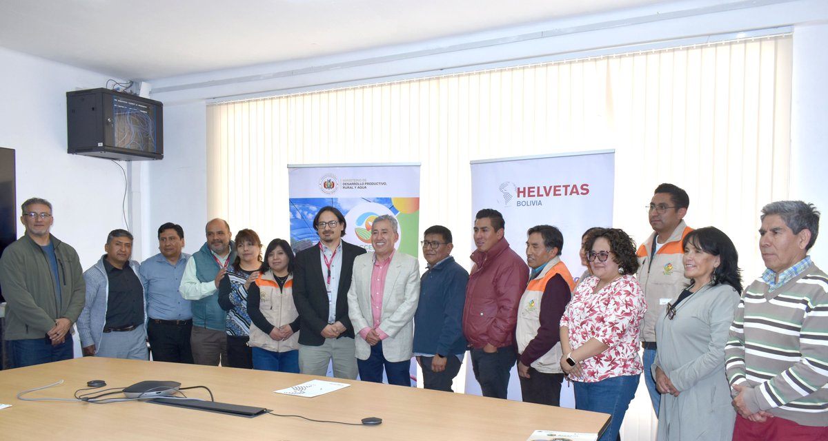 UE_APROCAM's tweet photo. Gobierno promueve sinergias con instancias aliadas para fortalecer la resiliencia climática y el desarrollo comercial de productores rurales. Leer la nota:👇 https://t.co/vcuZ3W7Dce https://t.co/PaXL1SHhWF