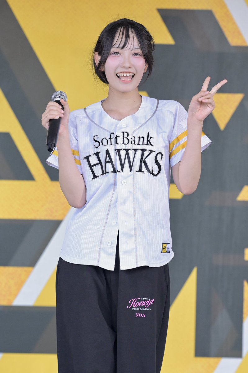 8W6thTFS's tweet photo. 原石ちゃん登場💞💞💞💞💞
あどけない子猫のような可愛らしさは
見ている人に癒やしを与える
彼女の最高の切り札になるだろう😉
✨✨✨✨💎💎💎💎💎💎✨✨✨✨
#sbhawks
#ハニーズダンスアカデミー
#福岡ソフトバンクホークス
#teamARI
#sistersNOA https://t.co/GVqP1SkZxK