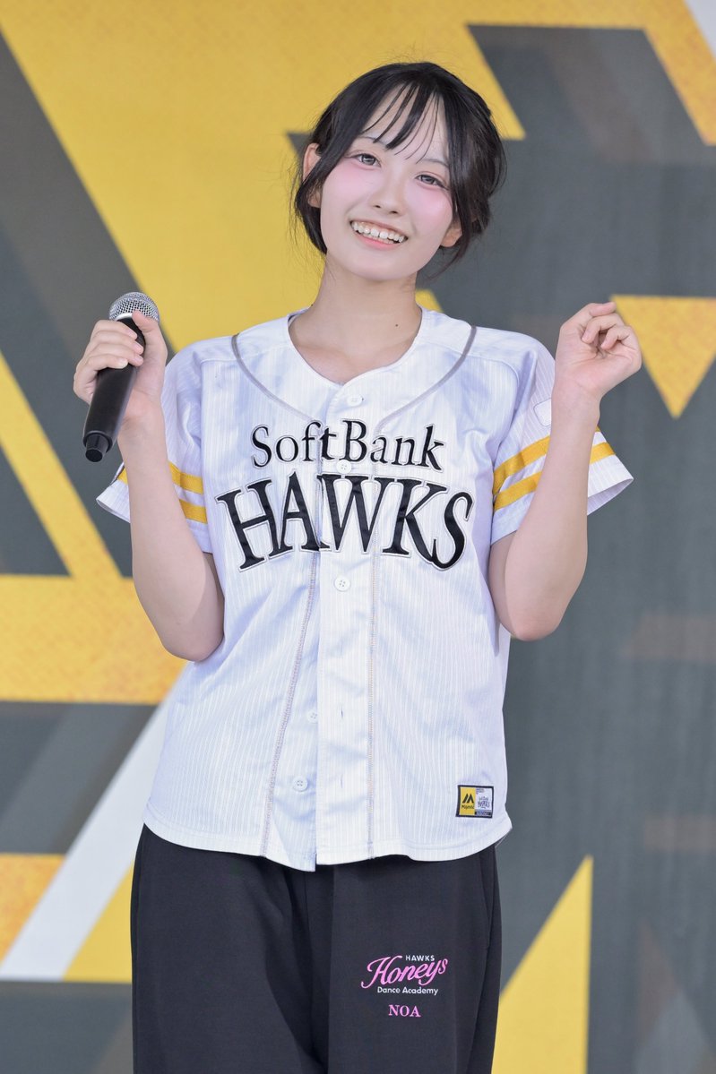 8W6thTFS's tweet photo. 原石ちゃん登場💞💞💞💞💞
あどけない子猫のような可愛らしさは
見ている人に癒やしを与える
彼女の最高の切り札になるだろう😉
✨✨✨✨💎💎💎💎💎💎✨✨✨✨
#sbhawks
#ハニーズダンスアカデミー
#福岡ソフトバンクホークス
#teamARI
#sistersNOA https://t.co/GVqP1SkZxK