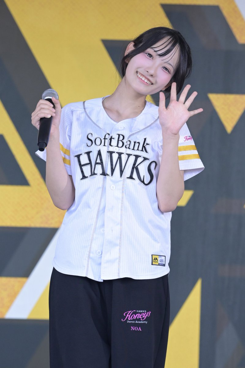 8W6thTFS's tweet photo. 原石ちゃん登場💞💞💞💞💞
あどけない子猫のような可愛らしさは
見ている人に癒やしを与える
彼女の最高の切り札になるだろう😉
✨✨✨✨💎💎💎💎💎💎✨✨✨✨
#sbhawks
#ハニーズダンスアカデミー
#福岡ソフトバンクホークス
#teamARI
#sistersNOA https://t.co/GVqP1SkZxK