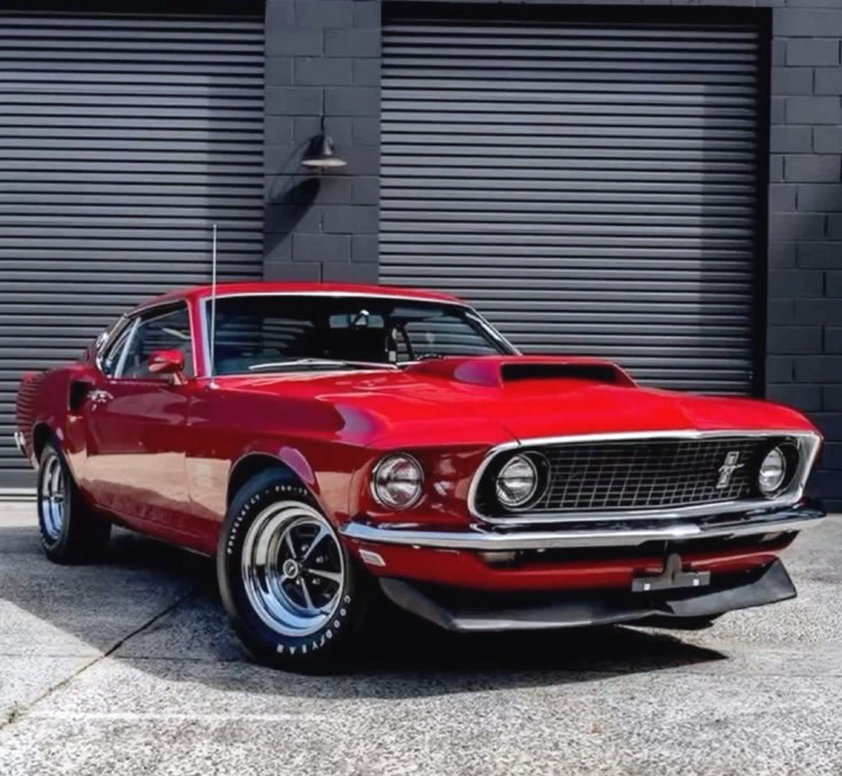 gerrintee's tweet photo. #FrontendFriday  
"When She's The Boss!" 👠 https://t.co/O20LArjQ8v