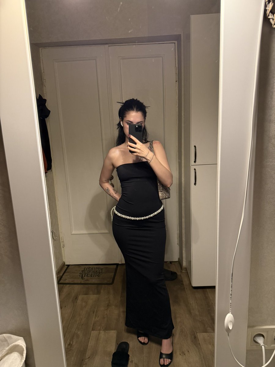 Ansssoos's tweet photo. Do you like this piece of jewelry on my hips? https://t.co/PdF8qoZv1P