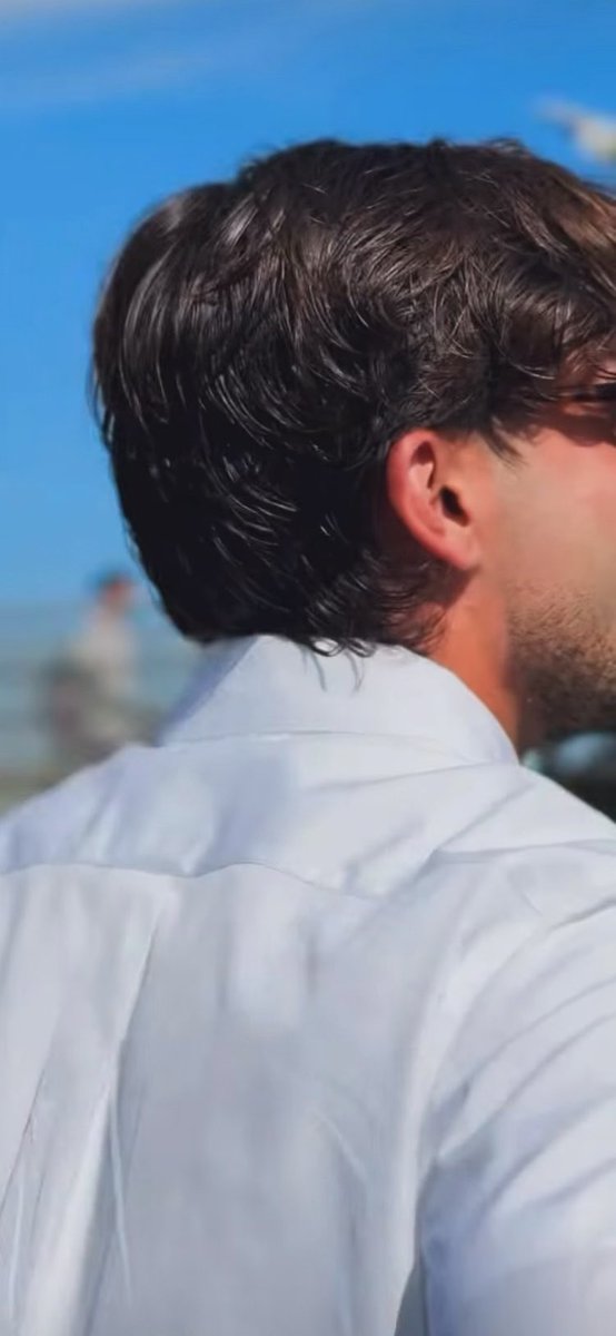 iamyourdreaam's tweet photo. The fit, those lips, the hair, the smile, those sunglasses, the whole Ferran Torres https://t.co/gvnanYQiy3