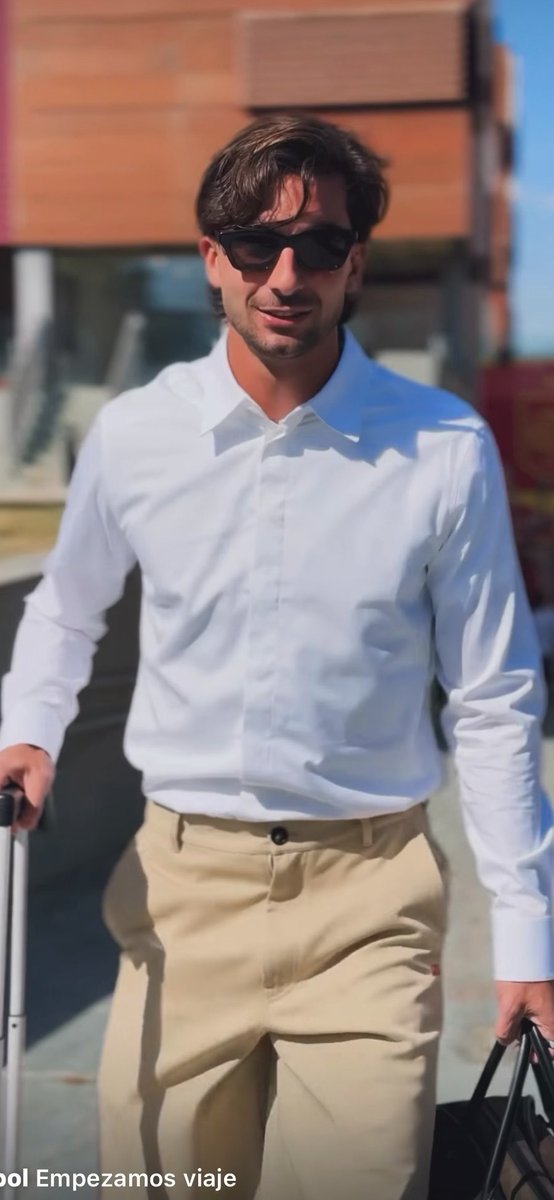iamyourdreaam's tweet photo. The fit, those lips, the hair, the smile, those sunglasses, the whole Ferran Torres https://t.co/gvnanYQiy3