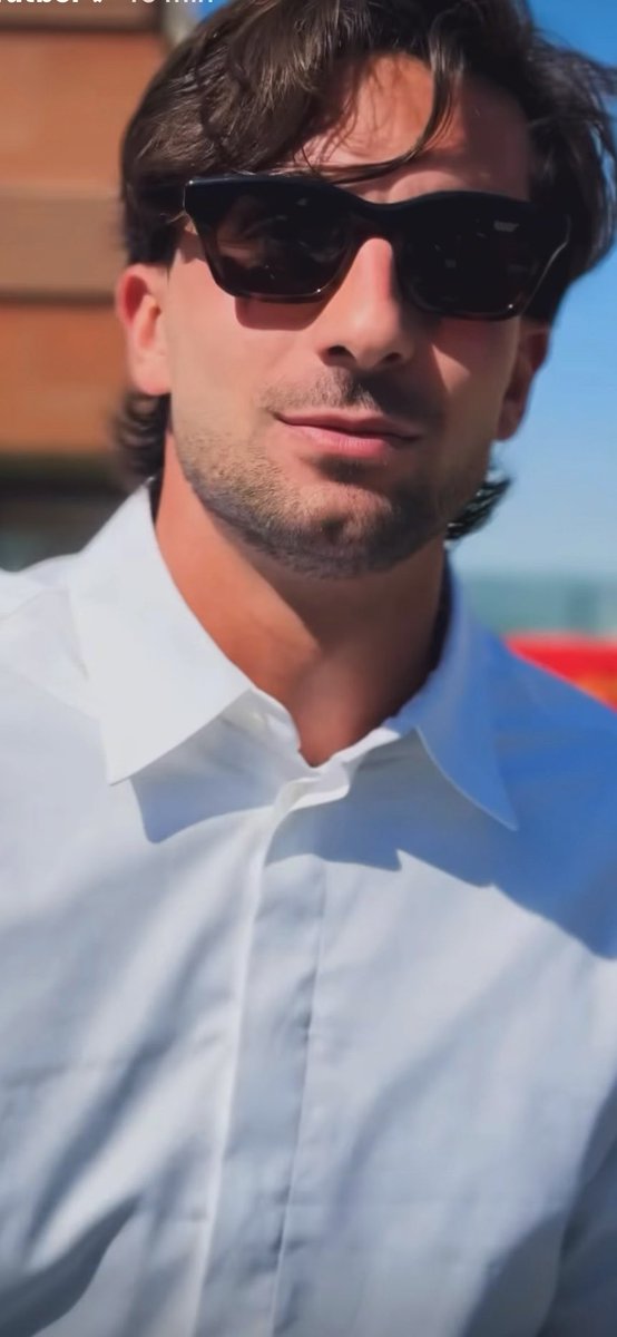iamyourdreaam's tweet photo. The fit, those lips, the hair, the smile, those sunglasses, the whole Ferran Torres https://t.co/gvnanYQiy3