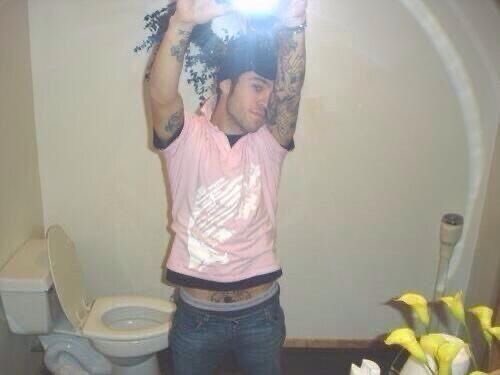 _blueber_ry's tweet photo. DUDE WE GET IT,, WE SEE THE TATTOO https://t.co/0EHL2kPyAn