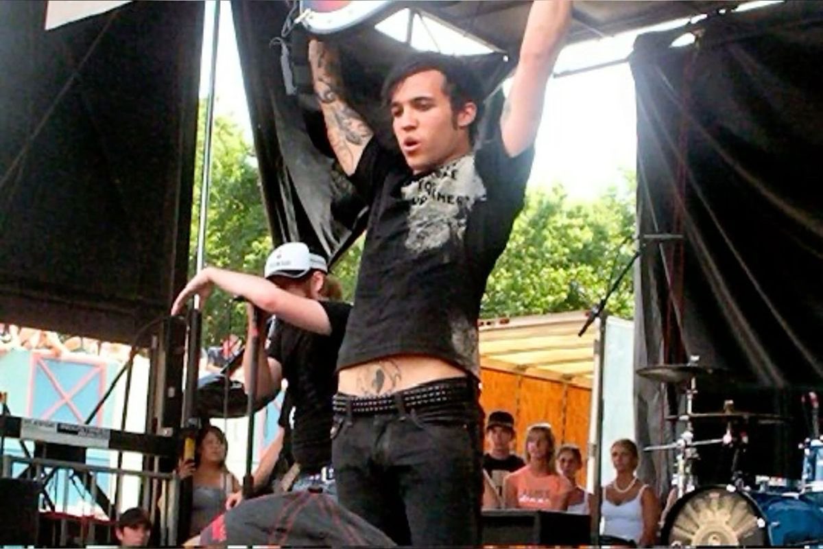 _blueber_ry's tweet photo. DUDE WE GET IT,, WE SEE THE TATTOO https://t.co/0EHL2kPyAn