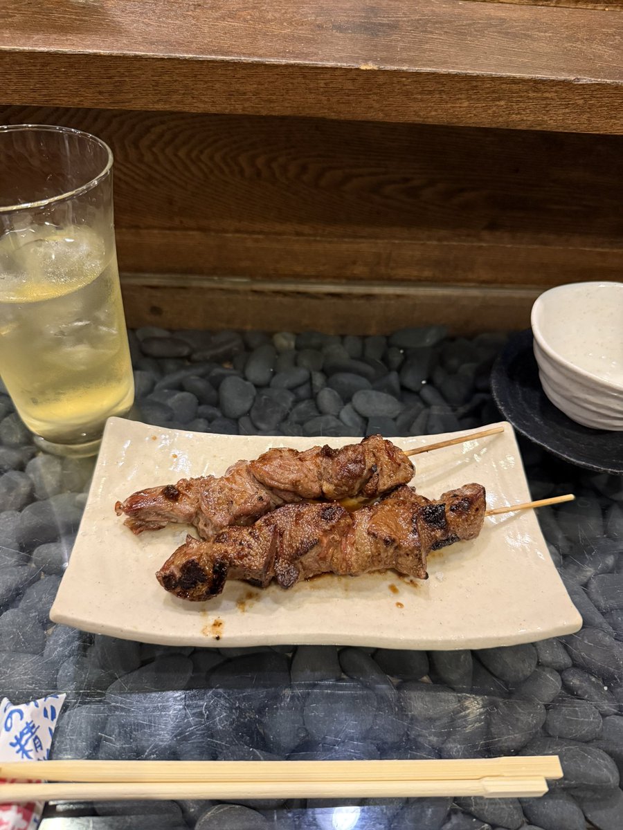 rovin0725's tweet photo. ちょっとお行儀悪いかもしれないけれど、つくねを串から外してお月見つくね🎑にして、ひとり中秋の名月。
コナンも見たし、明日に備えて寝なきゃ。
明日は満月🌕、綺麗に見えると良いな。 https://t.co/xCJzOIDs3N