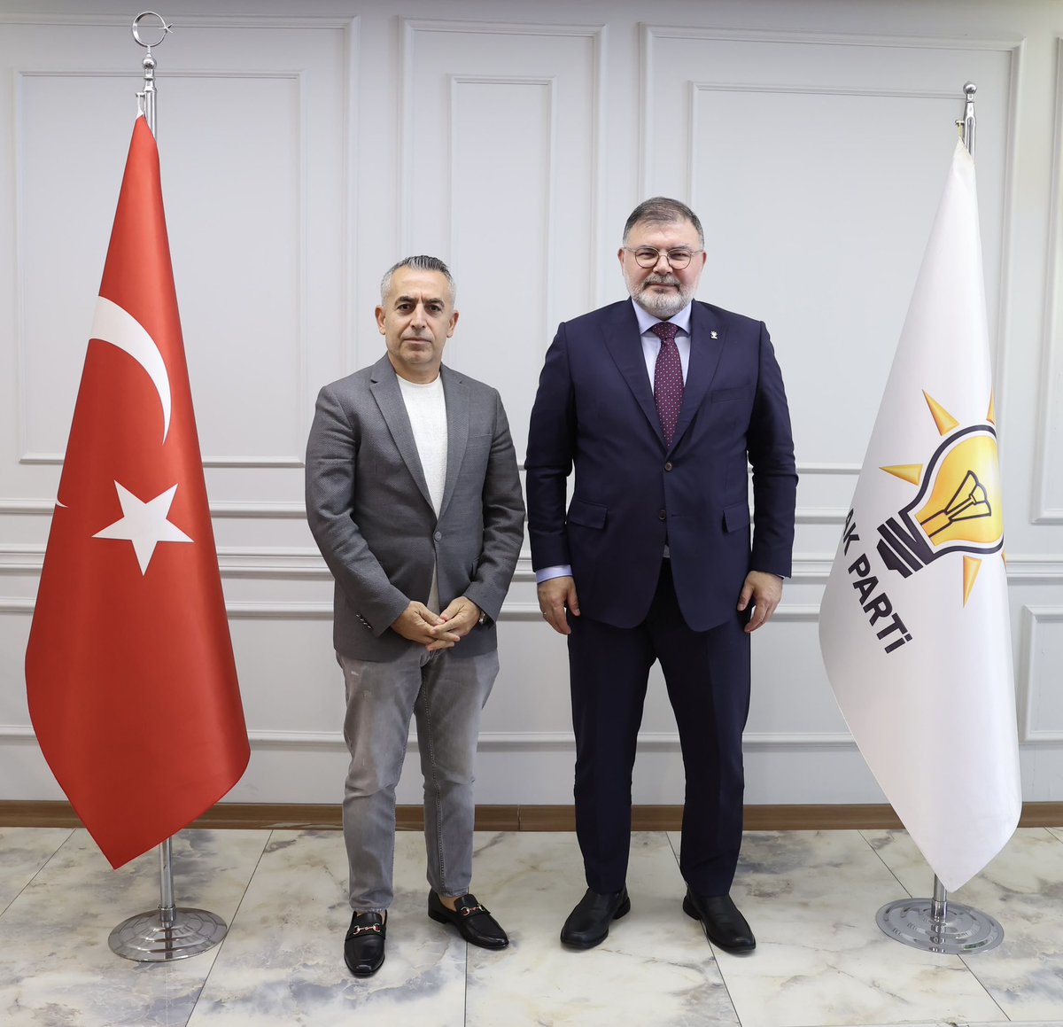 Bilalsaygili's tweet photo. İzmir Anadolu Birliği Genel Başkan Yardımcısı, Erbani Aşireti mensubu Sn. Gökhan Yıldız’ı İl Başkanlığımızda ağırladık.

Anadolu’nun köklü değerleri, kardeşlik kültürümüz ve İzmir’imizdeki güçlü dayanışma ruhu üzerine güzel bir sohbet gerçekleştirdik.

Nazik ziyaretleri ve kıymetli muhabbetleri için Sn. Gökhan Yıldız’a teşekkür ediyorum.