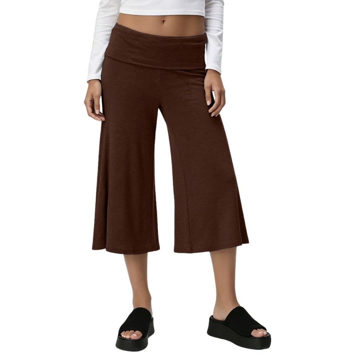 chinchlady701's tweet photo. bring back real y2k fashion https://t.co/JOYwbIoikl