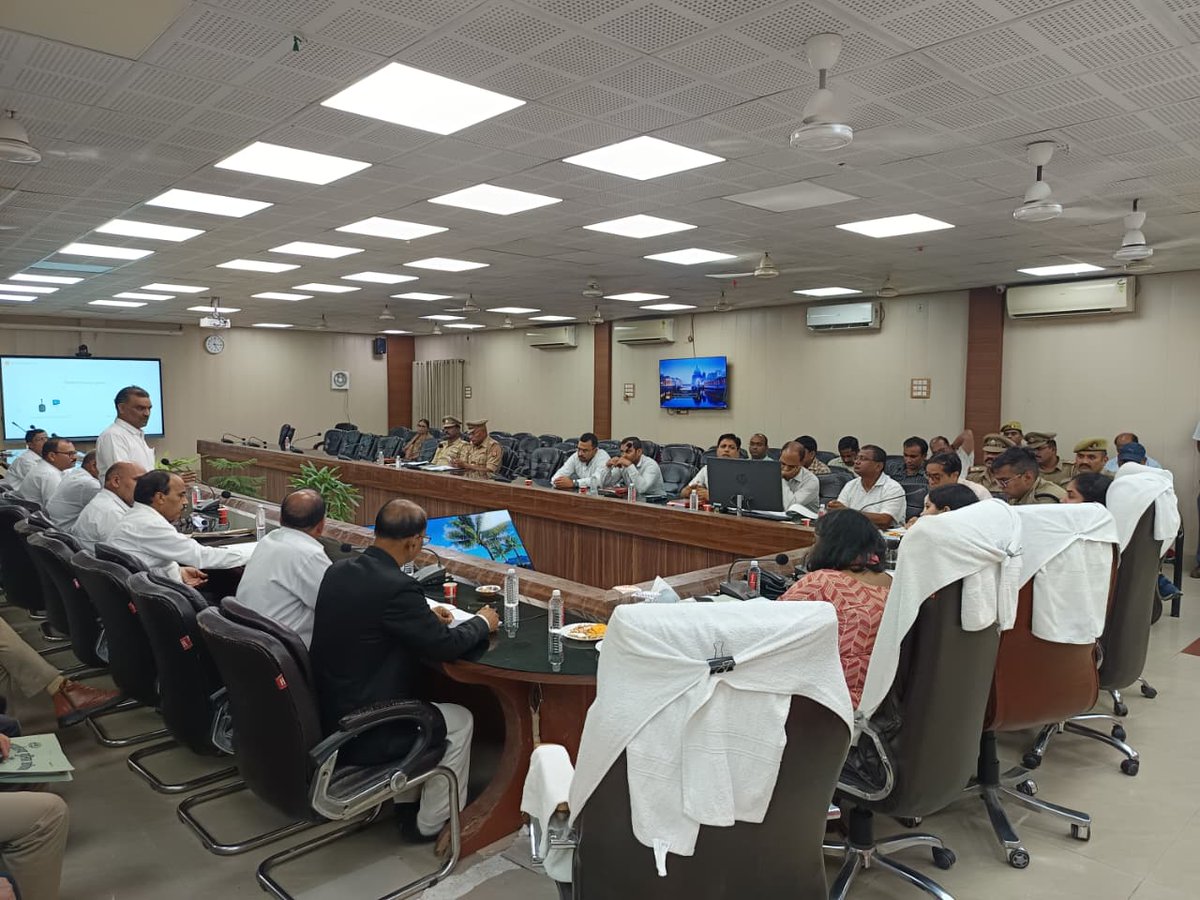 AmbedkarnagarDM's tweet photo. पुलिस अधीक्षक के साथ अभियोजन कार्यों की समीक्षा एवं Ncord संबंधी बैठक कर अभियोजन कार्यों की प्रगति की समीक्षा करते हुए संबंधित अधिकारी/कर्मचारीगण को प्रभावी पैरवी, कार्यों के समयबद्ध निस्तारण एवं प्रभावी विधिक कार्यवाही के संबंध में आवश्यक दिशा-निर्देश दिए गए। @InfoDeptUP @UPGovt https://t.co/H1Wioi4b6q