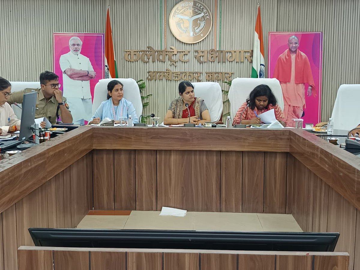 AmbedkarnagarDM's tweet photo. पुलिस अधीक्षक के साथ अभियोजन कार्यों की समीक्षा एवं Ncord संबंधी बैठक कर अभियोजन कार्यों की प्रगति की समीक्षा करते हुए संबंधित अधिकारी/कर्मचारीगण को प्रभावी पैरवी, कार्यों के समयबद्ध निस्तारण एवं प्रभावी विधिक कार्यवाही के संबंध में आवश्यक दिशा-निर्देश दिए गए। @InfoDeptUP @UPGovt https://t.co/H1Wioi4b6q