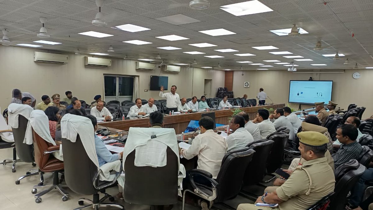 AmbedkarnagarDM's tweet photo. पुलिस अधीक्षक के साथ अभियोजन कार्यों की समीक्षा एवं Ncord संबंधी बैठक कर अभियोजन कार्यों की प्रगति की समीक्षा करते हुए संबंधित अधिकारी/कर्मचारीगण को प्रभावी पैरवी, कार्यों के समयबद्ध निस्तारण एवं प्रभावी विधिक कार्यवाही के संबंध में आवश्यक दिशा-निर्देश दिए गए। @InfoDeptUP @UPGovt https://t.co/H1Wioi4b6q