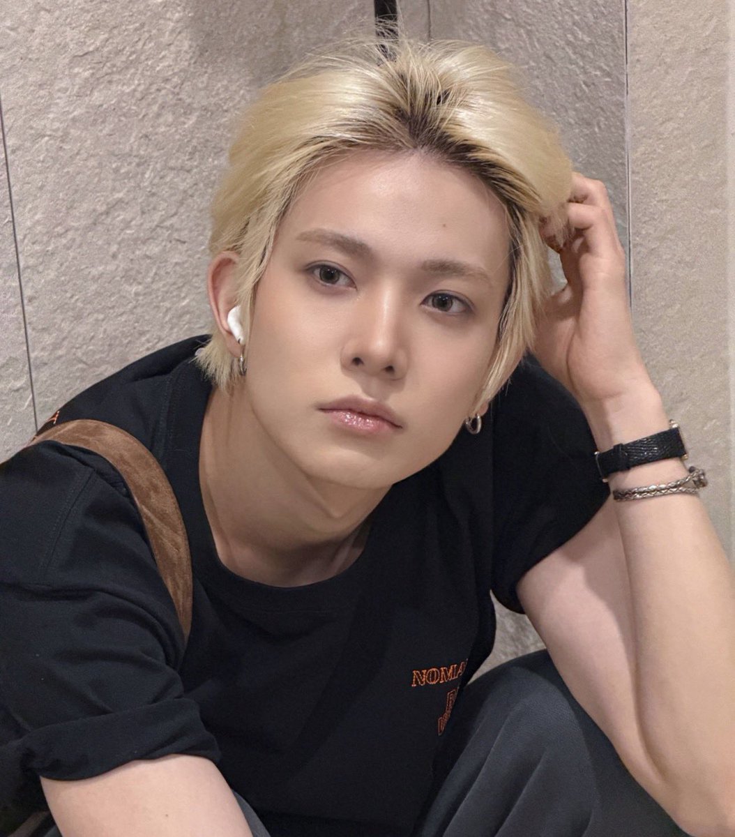 lvlisax's tweet photo. i lowkey miss blonde evan #comebacktome https://t.co/lzsGwOb3p7