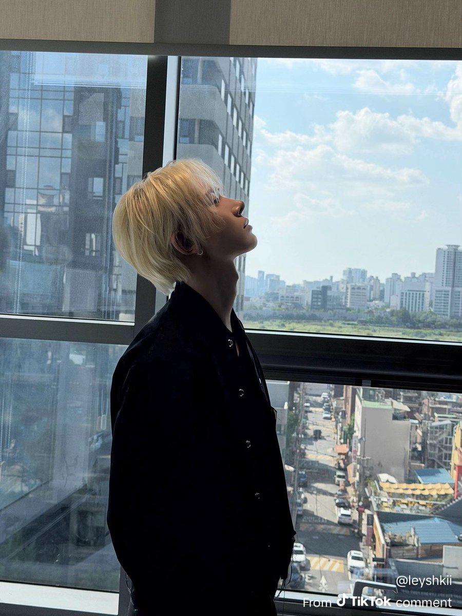 lvlisax's tweet photo. i lowkey miss blonde evan #comebacktome https://t.co/lzsGwOb3p7