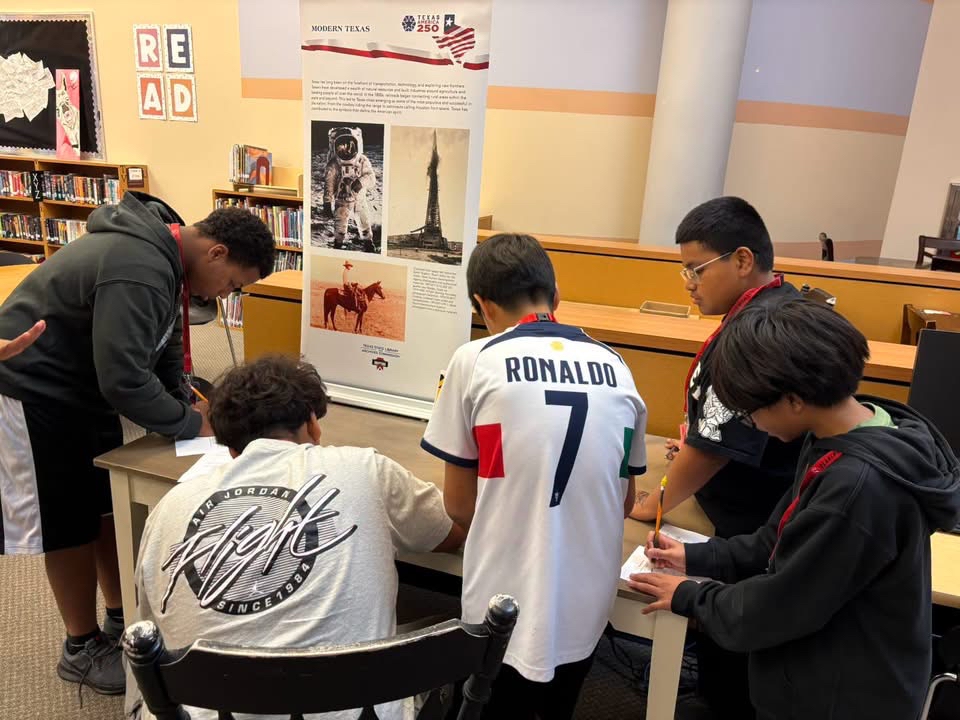 PearlandISD's tweet photo. CAMPUS SPOTLIGHT: PJH South 🇺🇸

Our Diamondbacks are exploring #America250 through a Texas lens! Students dove into history with recently retired teacher Ms. Oliver. ❤️🖤

Thank you, Ms. Oliver, for pouring into our students!

#BuildPearlandProud https://t.co/pz1EAXe7aV