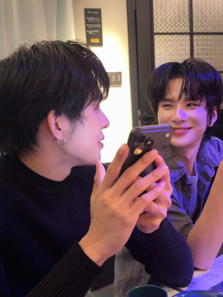ZHNbora's tweet photo. Boyfriends🙂‍↔️💗💗 #Auausave https://t.co/AhYg21PzQf