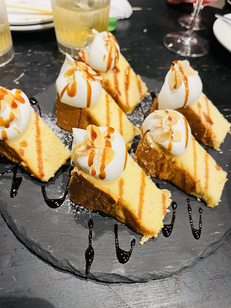 philip_m5266's tweet photo. エンジェルなんとかと言うケーキ。店員さんに「これ何ですか？」と聞いたら、シフォンケーキの様なものと説明されたけど、シフォンケーキではダメなの？？？ https://t.co/iq3SFxlrjz