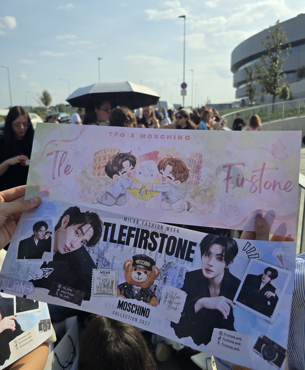 moonxest's tweet photo. 4 pm check~ it's packed now 😭😭

@Moschino
@TLE_mtm @firstone_wnk

#TLE_mtm #Firstone 
#MOSCHINO #TleFirstone
#MilanFashionWeek #MFW https://t.co/Yn9N1yWoPS