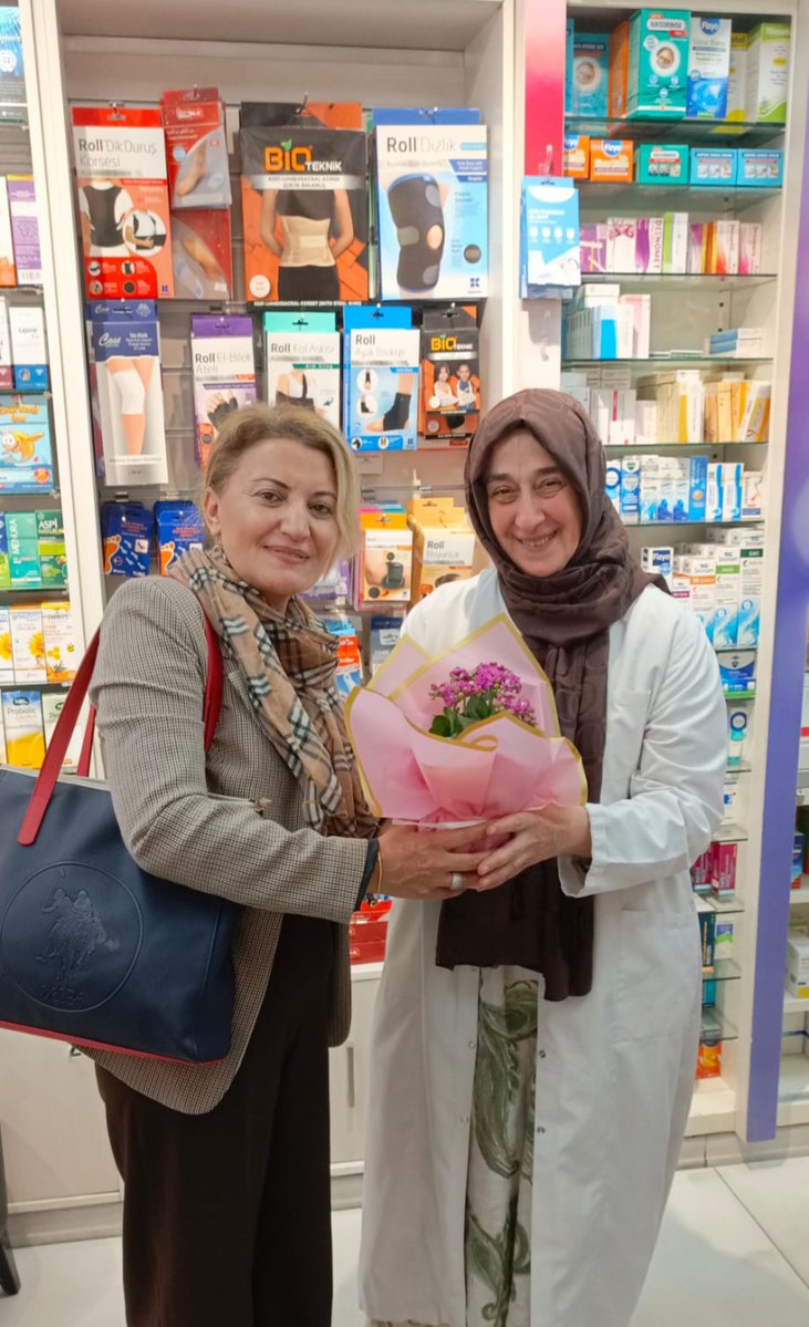 MHPEYUPSULTAN's tweet photo. MHP Eyüpsultan İlçe KAÇEP (Kadın, Aile, Çocuk ve Engelli Politikaları) Başkanlığı olarak, kıymetli KAÇEP üyelerimizle birlikte ilçemizde görev yapan değerli eczacılarımızın 25 Eylül Eczacılar Günü’nü kutladık.

Sağlık camiamızın kıymetli temsilcileri olan tüm eczacılarımıza emekleri ve özverili çalışmaları için teşekkür ediyor, Eczacılar Günü’nü gönülden tebrik ediyoruz.
