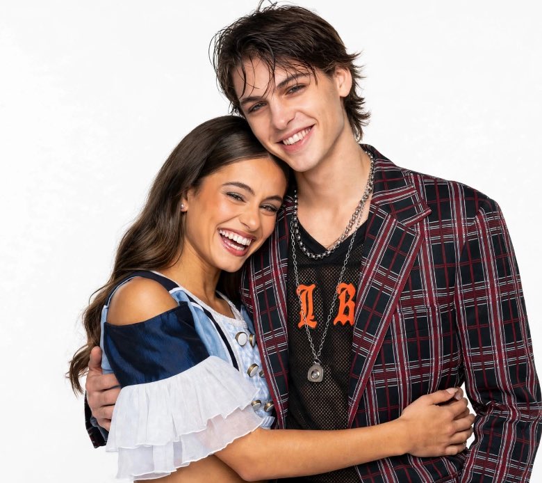 laliterizhadaa's tweet photo. Buen díaaaa saben que ayer me acordé que nunca nos regalaron una promocional de Torino/Andrés y Daisy asi que acá va❤️ https://t.co/FpJFPhRpAP