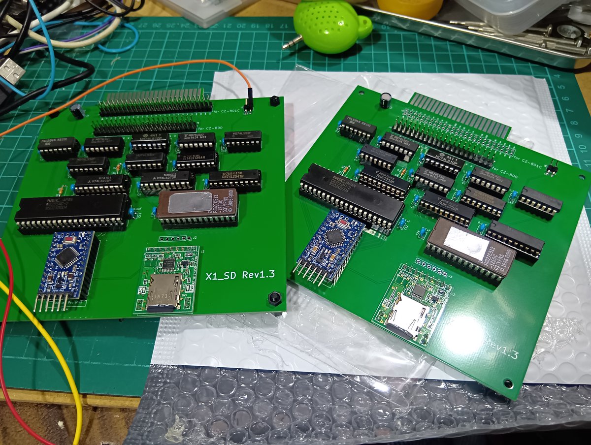 miyujin1's tweet photo. #RETROPC
#SHARP_X1
#X1_SD
X1CでX1_SDの性能を確認したので、次はCZ-800C初代用にもう一個X1_SD基板を購入。
単純にTAPEドライブ内蔵X1の延命用です。壊れた時にかっこいいX1が文鎮になるのは痛いので「いざという時」用です。普段使いもテープからこっちに移りそうですが、、、。 https://t.co/R0uR3IPvX1