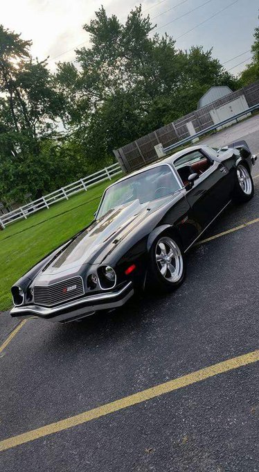 Emma646479zzm's tweet photo. 1977 Chevrolet Camaro Z28 (2nd Gen)  Black with cowl hood, chrome 5 spoke wheels. A true classic restomod https://t.co/24CT2RZ8ZR