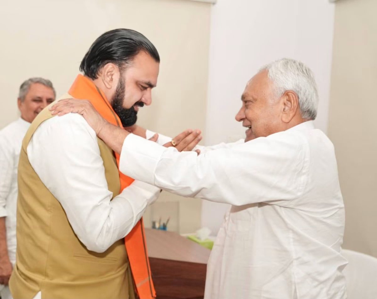 appuaman's tweet photo. लव ने कुश को गद्दी सौंपी तो यदुवंशी और ब्रह्मर्षि में पेट दर्द शुरू हो गया है।
बाकी कुछ नही है सरकार को बदनाम करने के लिए

अमन सिंह कुशवाहा https://t.co/6C2yNwx3bP