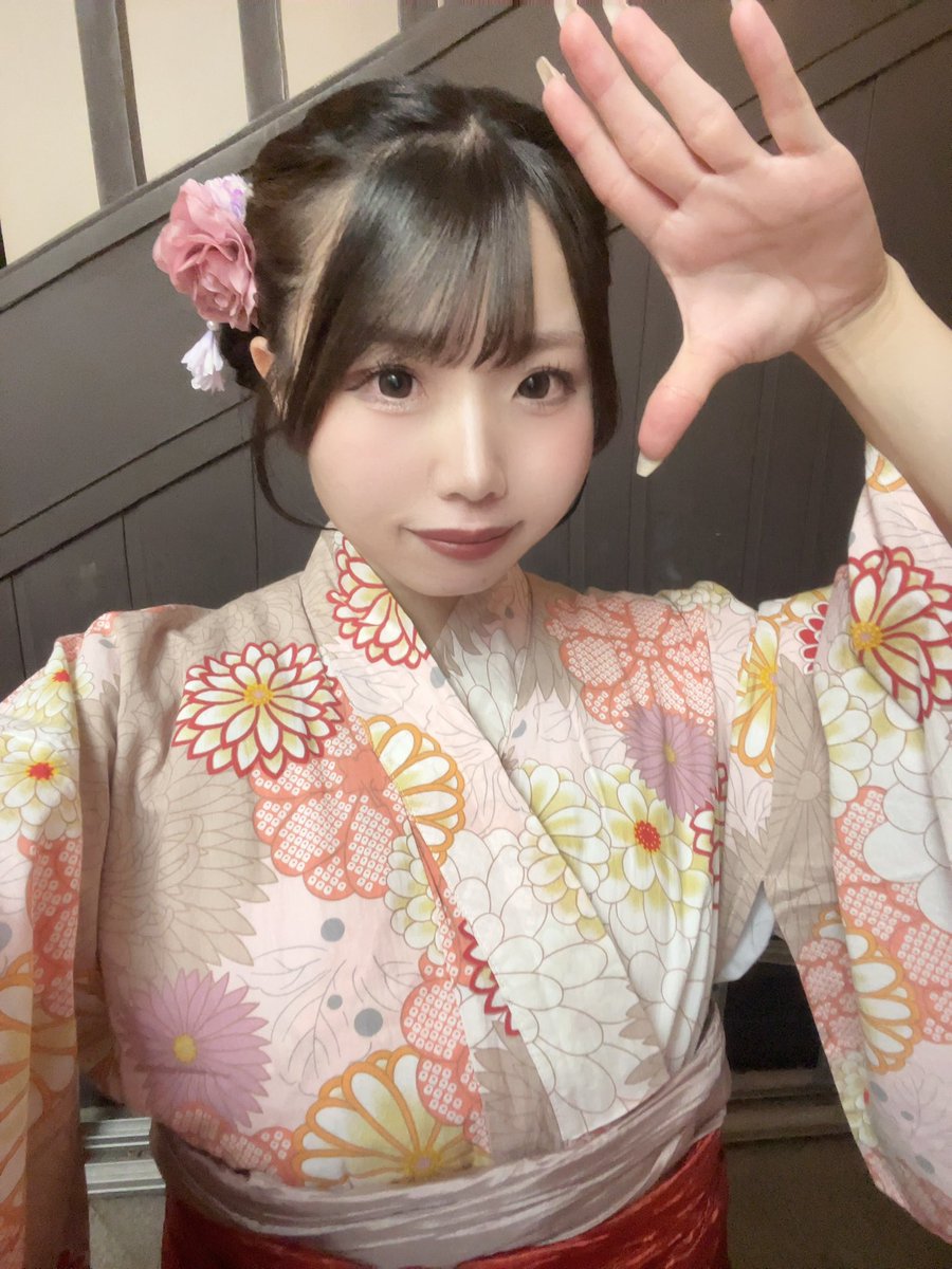 satomi_DearPri's tweet photo. 浴衣ソロチェキの注文期間が26日の21:00までになってます！

撮影会に参加できなかった方も参加してくれた方も
浴衣姿のレアさとみを1枚いか��ですか〜？

🎐https://t.co/qe4SoAzxke🪽 https://t.co/J0Yn66tFWB
