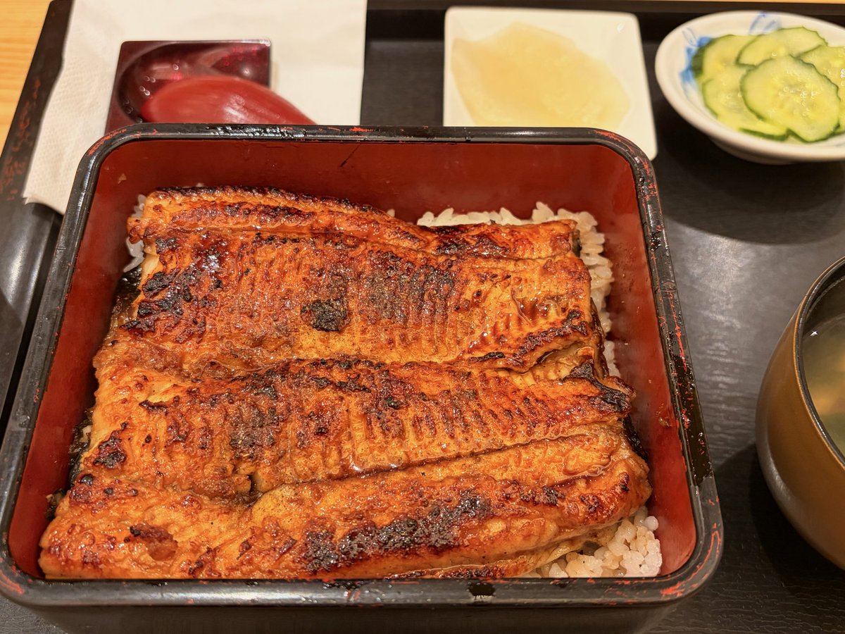 Rasutoba's tweet photo. 中秋🐇
月と鮮肉月餅と鰻 https://t.co/5VC6oNNzMw