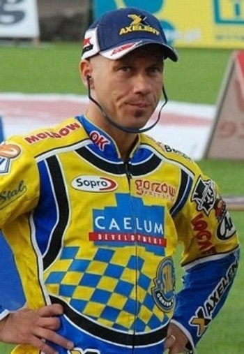 kaczy_95's tweet photo. Halo, halo! @pszpoznan 
Może w obliczu kontuzji Berge warto pogadać z tym panem?
ZZ może być ryzykowna, a jednak dzik dobrze zna gorzowski tor. #speedway #POZGOR https://t.co/arw1tXWSZh