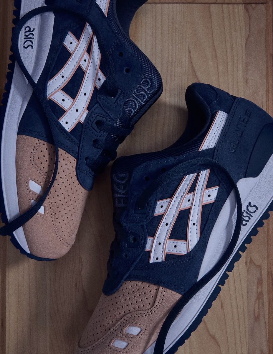 crazedwebguy's tweet photo. 🚨 SH&M DROP INFO
The “Salmon Toe” returns! Ronnie Fieg x ASICS celebrates Kith’s 15th anniversary on the GEL-LYTE III Remastered. 🔥
🗓️ 9/28
⏰ 11AM ET online
📍 Kith stores, https://t.co/clerQYKP2K & app
COP or DROP? 👇
#Kith #ASICS #SalmonToe #RonnieFieg #SHM https://t.co/S0FzauJhij