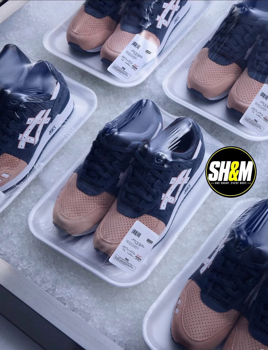crazedwebguy's tweet photo. 🚨 SH&M DROP INFO
The “Salmon Toe” returns! Ronnie Fieg x ASICS celebrates Kith’s 15th anniversary on the GEL-LYTE III Remastered. 🔥
🗓️ 9/28
⏰ 11AM ET online
📍 Kith stores, https://t.co/clerQYKP2K & app
COP or DROP? 👇
#Kith #ASICS #SalmonToe #RonnieFieg #SHM https://t.co/S0FzauJhij