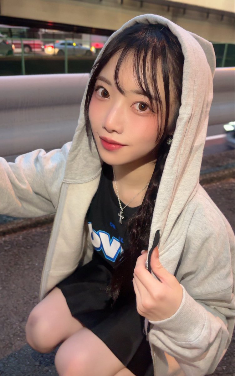 7chimi_oshiose's tweet photo. ‼️明日‼️

over printさんのPOPUPにゲストスタッフとして参加させていただきます🚙🍪

場所:東京都渋谷区神宮前2-21-21

1部15:00〜15:45
3部17:00〜17:45
↑この時間にいるよ🛍️🛒✨

服とっても可愛いからみんなふらっと遊びにきてね！おそろいしよう！！🎶
差し入れも待ってます🥹 https://t.co/oeauXT5rip