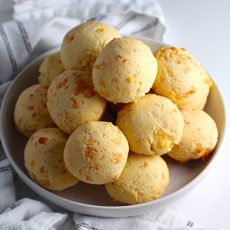 nishslvee's tweet photo. now he looks even more like a pão de queijo https://t.co/q3JOM2QUkI
