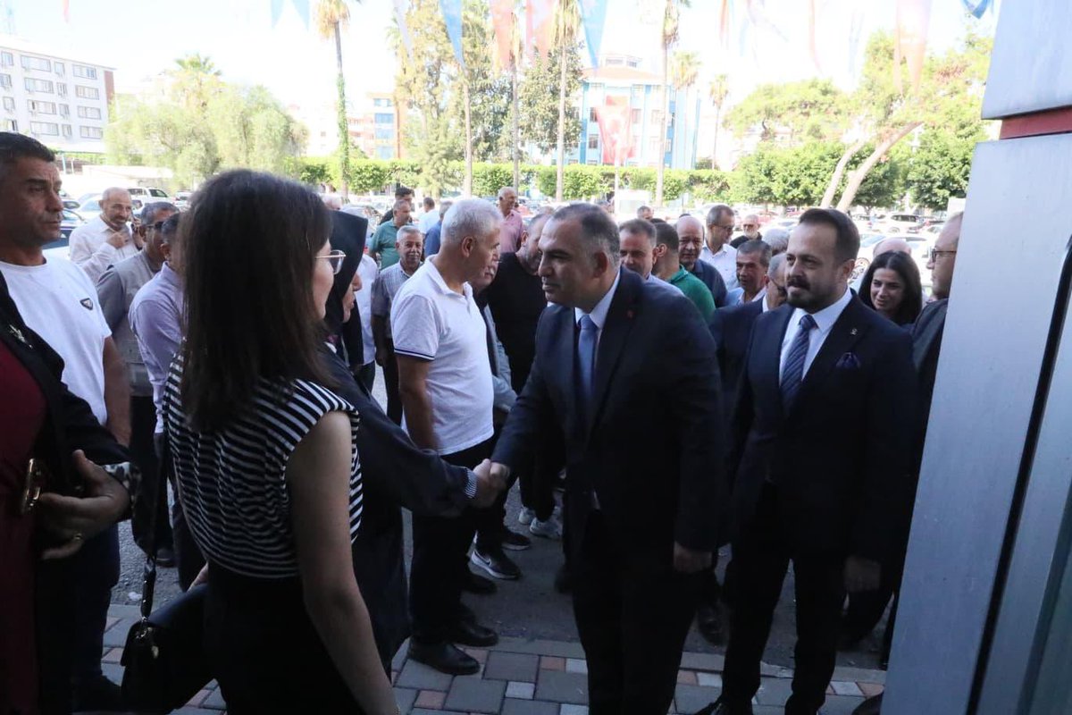 Malikurt14's tweet photo. 📍 Hatay - Dörtyol

Türkiye Yüzyılı Buluşmaları kapsamında Dörtyol’daki programımıza, AK Parti Dörtyol İlçe Teşkilatımızla bir araya gelerek başladık.

İlçe Başkanımız Sayın Mithat Açıcı ve yönetim kurulu üyelerimizle teşkilat çalışmalarımızı değerlendirdik; Terörsüz Türkiye sürecine ilişkin yürütülen çalışmaları ve güncel gelişmeleri ele aldık.

Programımızın ardından, Millî Mücadele’de Dörtyol’da sergilenen destansı direnişin hatırasını yaşatan “İlk Kurşun” plaketinin takdim edilmesi bizleri ayrıca memnun etti. 

Nazik ev sahiplikleri ve anlamlı takdimleri dolayısıyla İlçe Başkanımız Sayın Mithat Açıcı’ya ve teşkilat mensuplarımıza teşekkür ediyorum.
#TürkiyeYüzyılıBuluşmaları
#Gaziantep
#AKParti
@RTErdogan @Akparti @efkanala @mustafaelitas @abuyukgumus @avabdullahguler @abdulhamitgul @zorlu77 @HuseyinYayman @DMustafaErdogan @akpartilhatay @avmithatacici