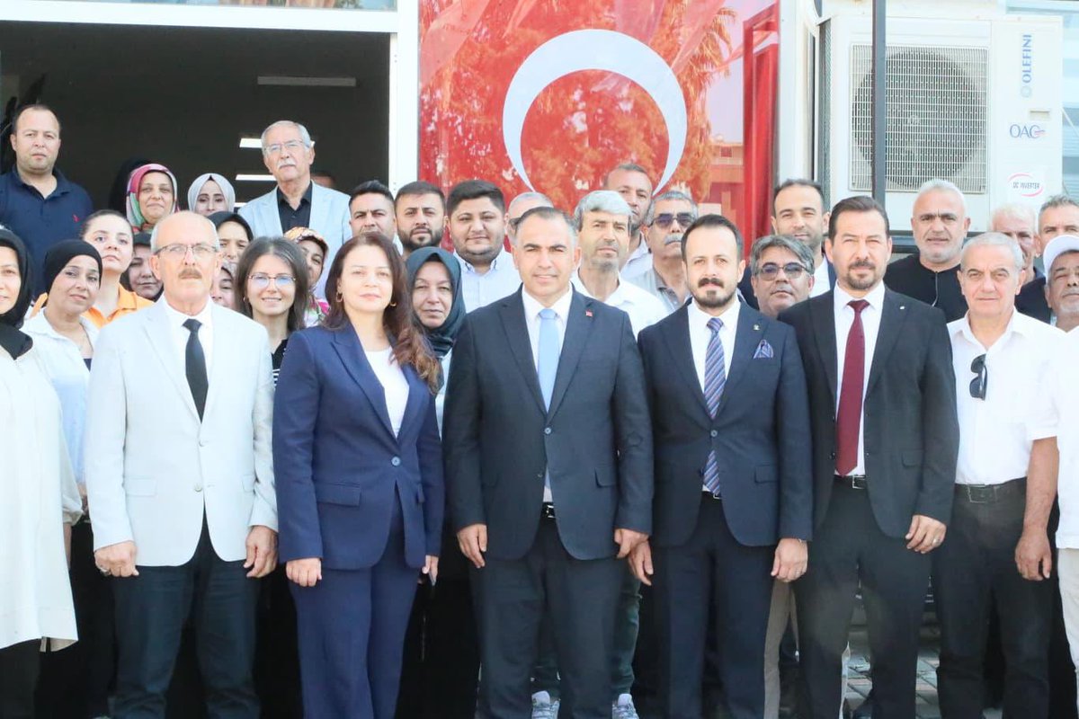 Malikurt14's tweet photo. 📍 Hatay - Dörtyol

Türkiye Yüzyılı Buluşmaları kapsamında Dörtyol’daki programımıza, AK Parti Dörtyol İlçe Teşkilatımızla bir araya gelerek başladık.

İlçe Başkanımız Sayın Mithat Açıcı ve yönetim kurulu üyelerimizle teşkilat çalışmalarımızı değerlendirdik; Terörsüz Türkiye sürecine ilişkin yürütülen çalışmaları ve güncel gelişmeleri ele aldık.

Programımızın ardından, Millî Mücadele’de Dörtyol’da sergilenen destansı direnişin hatırasını yaşatan “İlk Kurşun” plaketinin takdim edilmesi bizleri ayrıca memnun etti. 

Nazik ev sahiplikleri ve anlamlı takdimleri dolayısıyla İlçe Başkanımız Sayın Mithat Açıcı’ya ve teşkilat mensuplarımıza teşekkür ediyorum.
#TürkiyeYüzyılıBuluşmaları
#Gaziantep
#AKParti
@RTErdogan @Akparti @efkanala @mustafaelitas @abuyukgumus @avabdullahguler @abdulhamitgul @zorlu77 @HuseyinYayman @DMustafaErdogan @akpartilhatay @avmithatacici