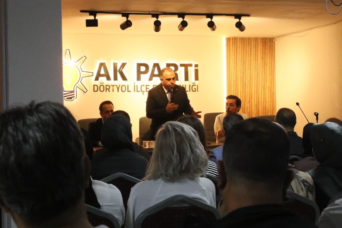 Malikurt14's tweet photo. 📍 Hatay - Dörtyol

Türkiye Yüzyılı Buluşmaları kapsamında Dörtyol’daki programımıza, AK Parti Dörtyol İlçe Teşkilatımızla bir araya gelerek başladık.

İlçe Başkanımız Sayın Mithat Açıcı ve yönetim kurulu üyelerimizle teşkilat çalışmalarımızı değerlendirdik; Terörsüz Türkiye sürecine ilişkin yürütülen çalışmaları ve güncel gelişmeleri ele aldık.

Programımızın ardından, Millî Mücadele’de Dörtyol’da sergilenen destansı direnişin hatırasını yaşatan “İlk Kurşun” plaketinin takdim edilmesi bizleri ayrıca memnun etti. 

Nazik ev sahiplikleri ve anlamlı takdimleri dolayısıyla İlçe Başkanımız Sayın Mithat Açıcı’ya ve teşkilat mensuplarımıza teşekkür ediyorum.
#TürkiyeYüzyılıBuluşmaları
#Gaziantep
#AKParti
@RTErdogan @Akparti @efkanala @mustafaelitas @abuyukgumus @avabdullahguler @abdulhamitgul @zorlu77 @HuseyinYayman @DMustafaErdogan @akpartilhatay @avmithatacici