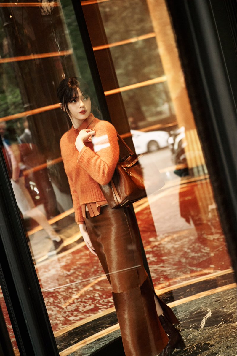 AngelssBecky's tweet photo. 🧡

Feeling so much love☺️ Grazie💕 

#BeckyxTodsSS27 #BeckyxMFWTodsSS27
#beckysangels #BeckyArmstrong @Tods https://t.co/rgtQeLB59H