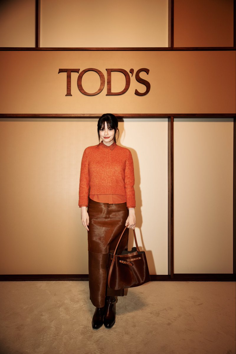 AngelssBecky's tweet photo. 🧡

Feeling so much love☺️ Grazie💕 

#BeckyxTodsSS27 #BeckyxMFWTodsSS27
#beckysangels #BeckyArmstrong @Tods https://t.co/rgtQeLB59H