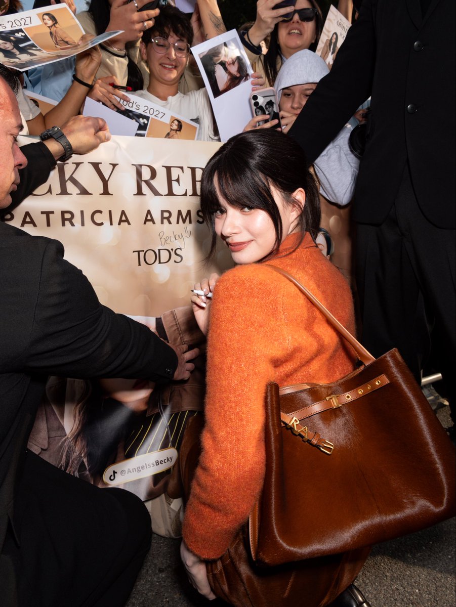 AngelssBecky's tweet photo. 🧡

Feeling so much love☺️ Grazie💕 

#BeckyxTodsSS27 #BeckyxMFWTodsSS27
#beckysangels #BeckyArmstrong @Tods https://t.co/rgtQeLB59H