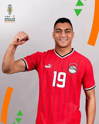 Ekramy_4's tweet photo. هناك فرق بين مصطفى محمد والشناوي‼️

• من حق كل فريق أن يشجع لاعبه ويسانده في أي أزمة ومع أي فرد، فجمهور الزمالك من حقه تمامًا الوقوف مع مصطفى محمد.

• ومن حق جمهور الأهلي أن يقف مع كابتن منتخب مصر وكابتن النادي الأهلي، الكابتن محمد الشناوي.

• لستَ ملزمًا كمشجع زملكاوي أو أهلاوي بالدفاع عن لاعب لا ينتمي لفريقك.

• لكن الفارق الكبير هنا، أن جماهير الأهلي لم تطالب بمقاطعة منتخب مصر، عكس ما فعلته قطاعات واسعة من جماهير الزمالك في أزمة مصطفى محمد.

• منتخب مصر لا مكان فيه إلا لانتماء واحد.. هو مصر.

#نص_تويته

كلنا خلف منتخب مصر مهما كانت التحفظات على تصرفات مديره الفني، وهنا يكمن الفرق والفارق الحقيقي.