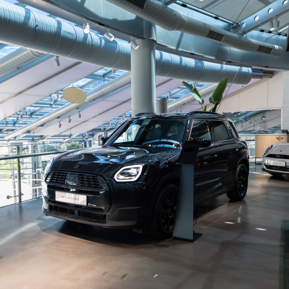 BorusanOto's tweet photo. Her detayında kendine özgü stilini yansıtan MINI Countryman Dark Edition.

#MINI #MINICountryman #DarkEdition #BorusanOto https://t.co/VxnnDVBEkJ