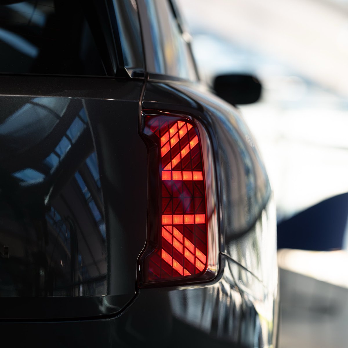 BorusanOto's tweet photo. Her detayında kendine özgü stilini yansıtan MINI Countryman Dark Edition.

#MINI #MINICountryman #DarkEdition #BorusanOto https://t.co/VxnnDVBEkJ