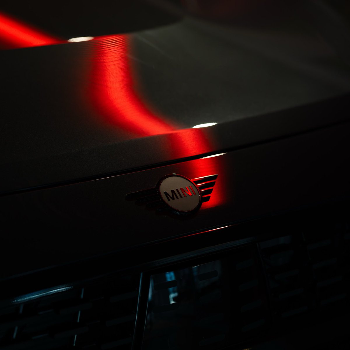 BorusanOto's tweet photo. Her detayında kendine özgü stilini yansıtan MINI Countryman Dark Edition.

#MINI #MINICountryman #DarkEdition #BorusanOto https://t.co/VxnnDVBEkJ
